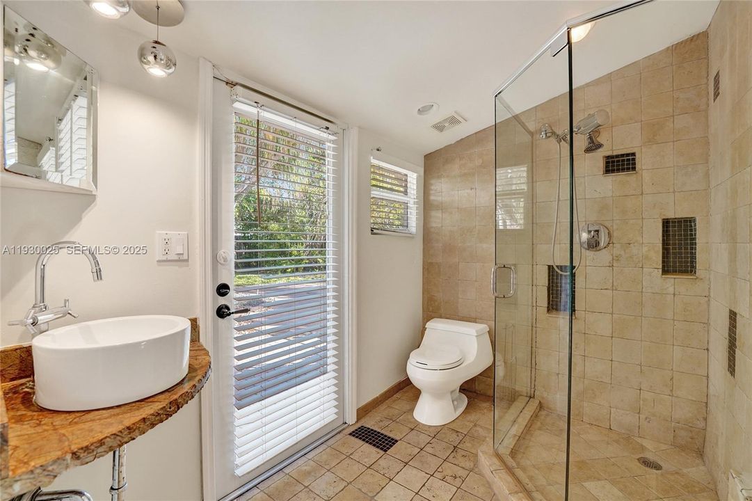 В аренду: $2,950 (2 спален, 2 ванн, 956 Квадратных фут)