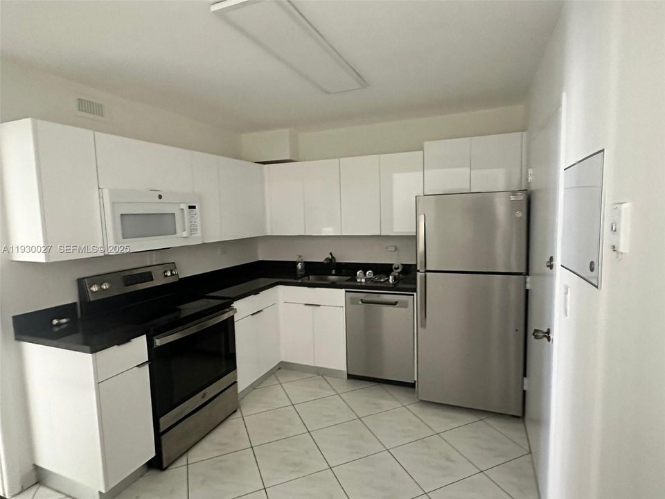 For Rent: $3,150 (2 beds, 2 baths, 1064 Square Feet)