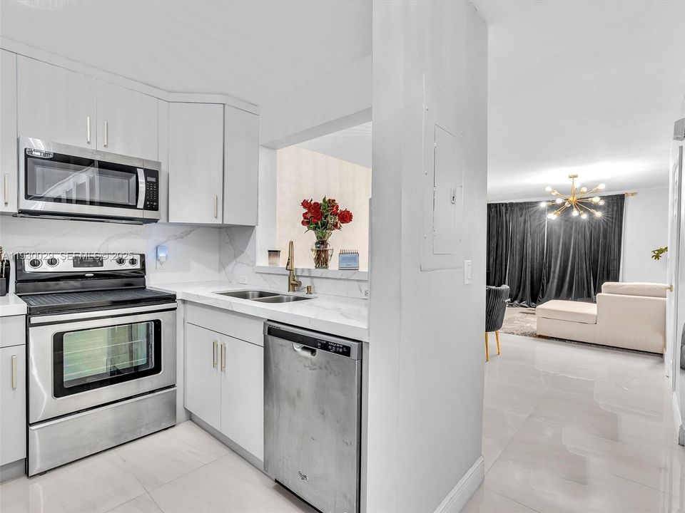 出租: $2,650 (2 贝兹, 2 浴室, 1224 平方英尺)