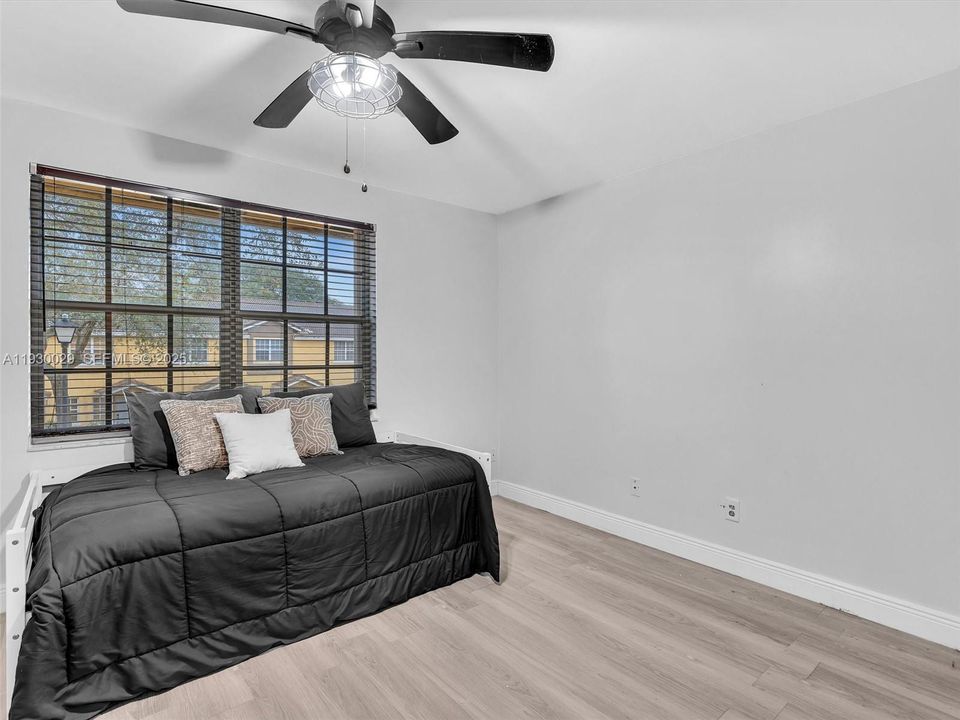 出租: $2,650 (2 贝兹, 2 浴室, 1224 平方英尺)