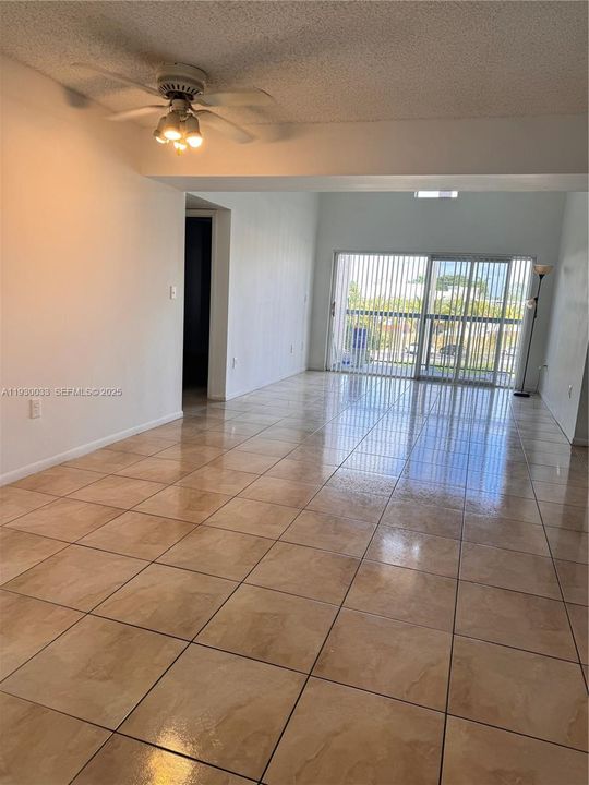 For Rent: $2,275 (2 beds, 2 baths, 950 Square Feet)