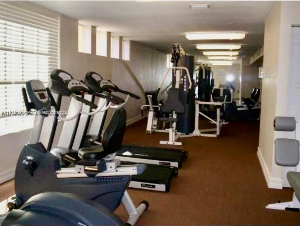 For Rent: $2,275 (2 beds, 2 baths, 950 Square Feet)