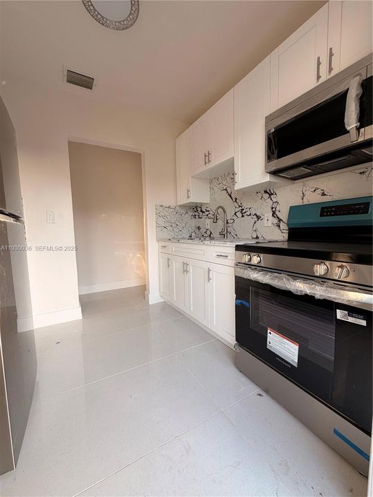 待售: $384,900 (3 贝兹, 1 浴室, 1048 平方英尺)