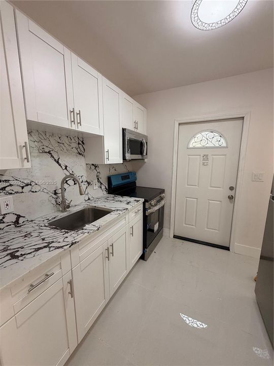 待售: $384,900 (3 贝兹, 1 浴室, 1048 平方英尺)