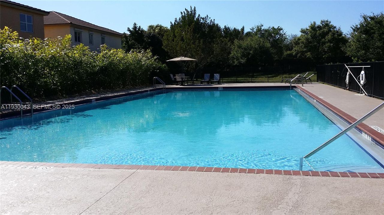 В аренду: $2,350 (3 спален, 3 ванн, 1428 Квадратных фут)