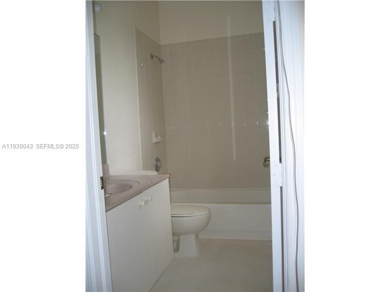 В аренду: $2,350 (3 спален, 3 ванн, 1428 Квадратных фут)