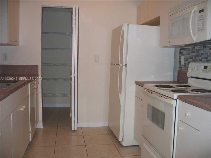 В аренду: $2,350 (3 спален, 3 ванн, 1428 Квадратных фут)