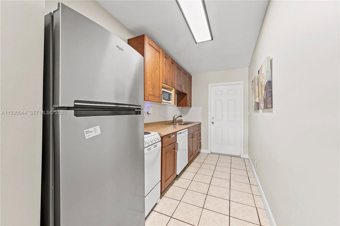 For Rent: $1,795 (1 beds, 1 baths, 4535 Square Feet)