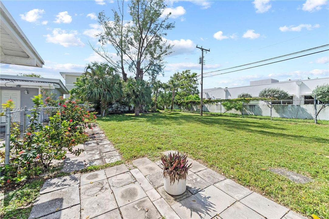 For Rent: $1,795 (1 beds, 1 baths, 4535 Square Feet)