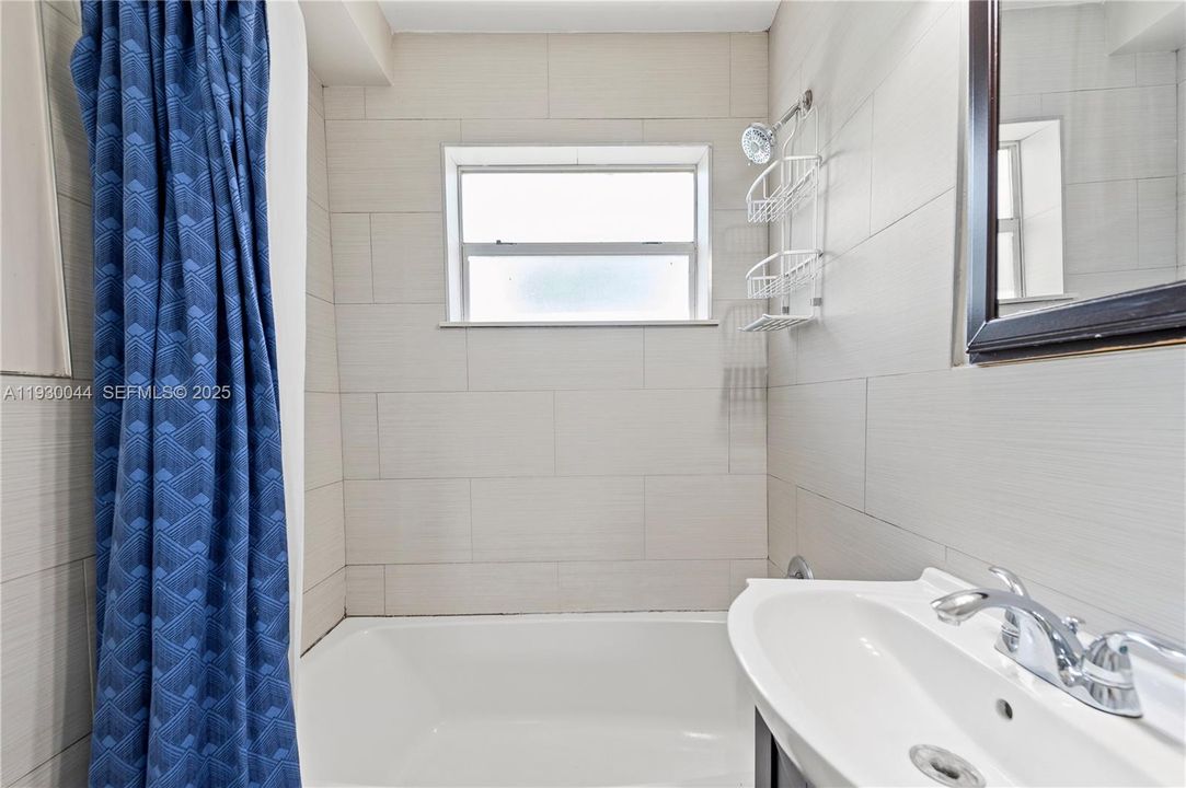 For Rent: $1,795 (1 beds, 1 baths, 4535 Square Feet)