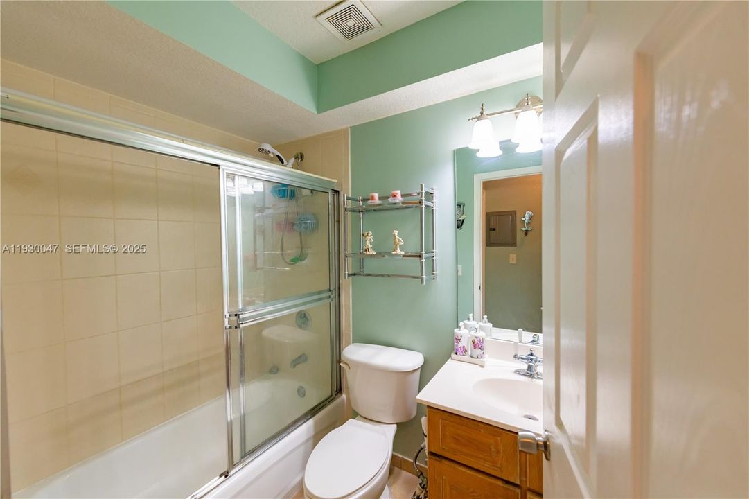 For Sale: $210,000 (1 beds, 1 baths, 595 Square Feet)