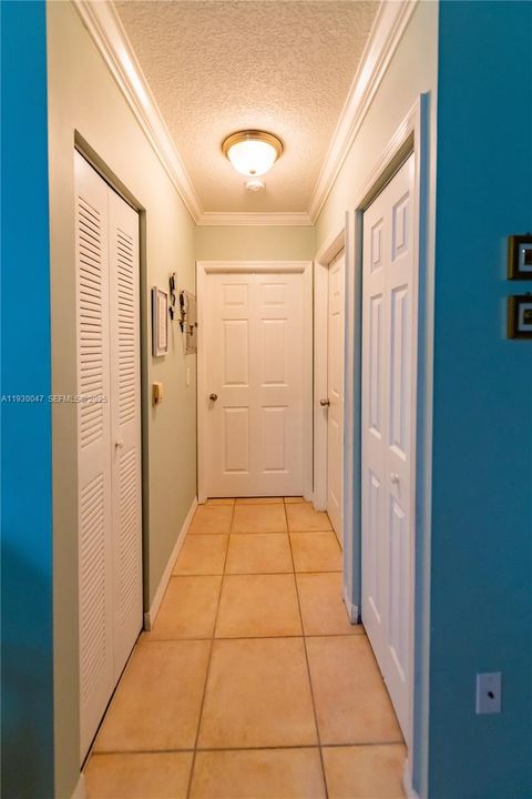 For Sale: $210,000 (1 beds, 1 baths, 595 Square Feet)