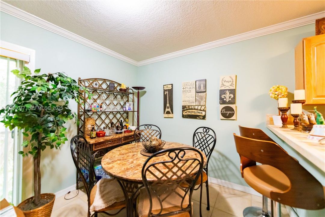 For Sale: $210,000 (1 beds, 1 baths, 595 Square Feet)