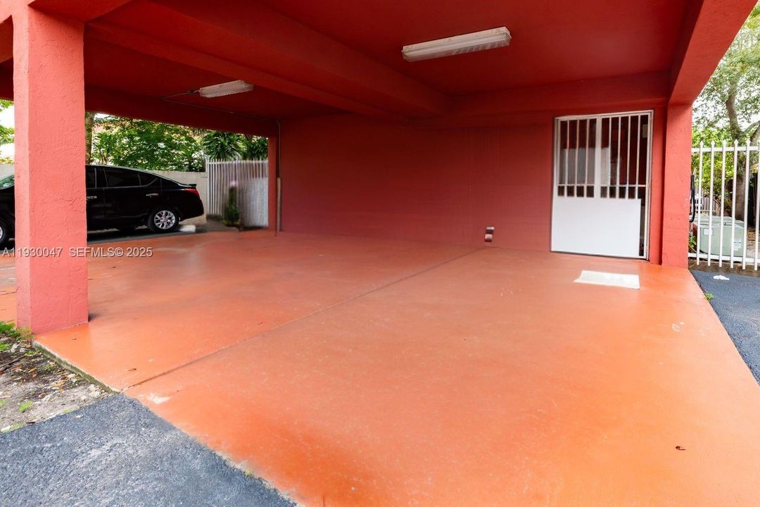 For Sale: $210,000 (1 beds, 1 baths, 595 Square Feet)