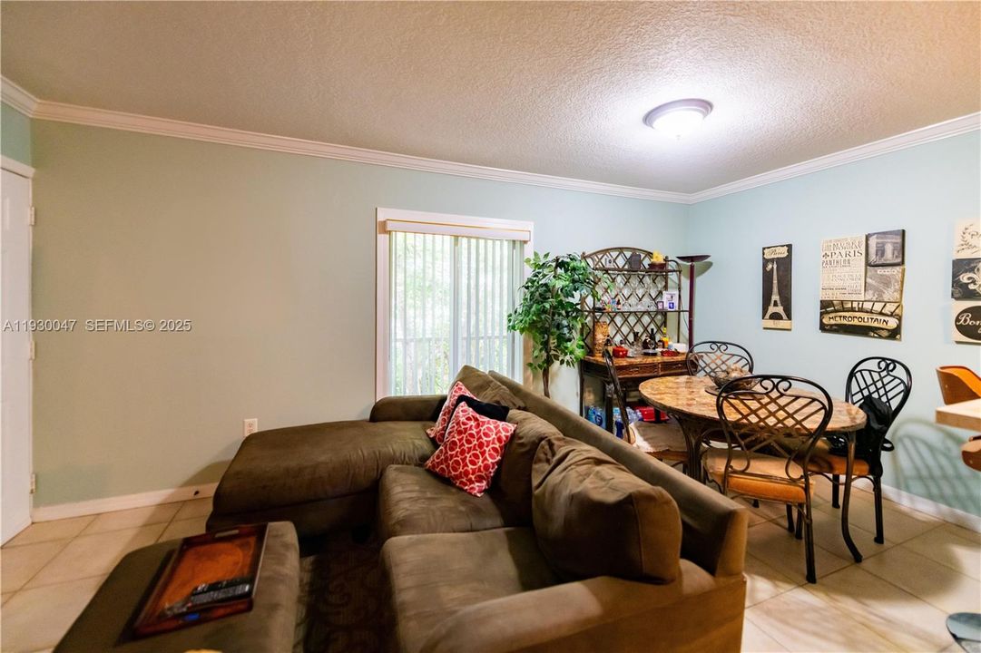 For Sale: $210,000 (1 beds, 1 baths, 595 Square Feet)