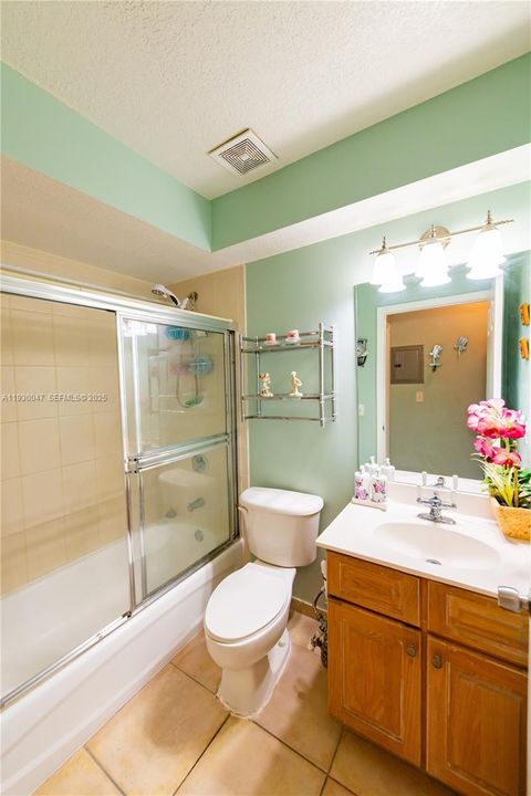 For Sale: $210,000 (1 beds, 1 baths, 595 Square Feet)