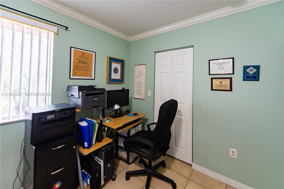 For Sale: $210,000 (1 beds, 1 baths, 595 Square Feet)