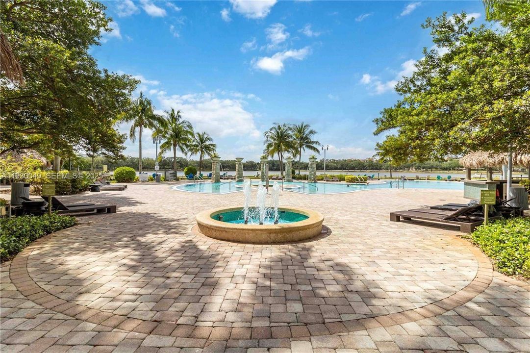 For Sale: $380,000 (3 beds, 2 baths, 1271 Square Feet)