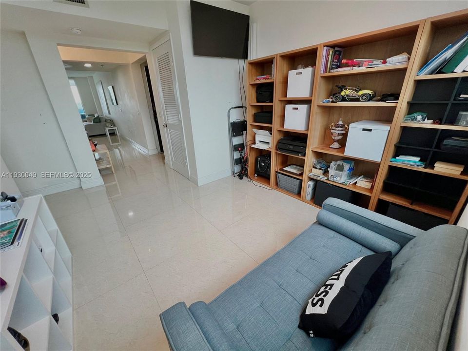 For Sale: $380,000 (3 beds, 2 baths, 1271 Square Feet)