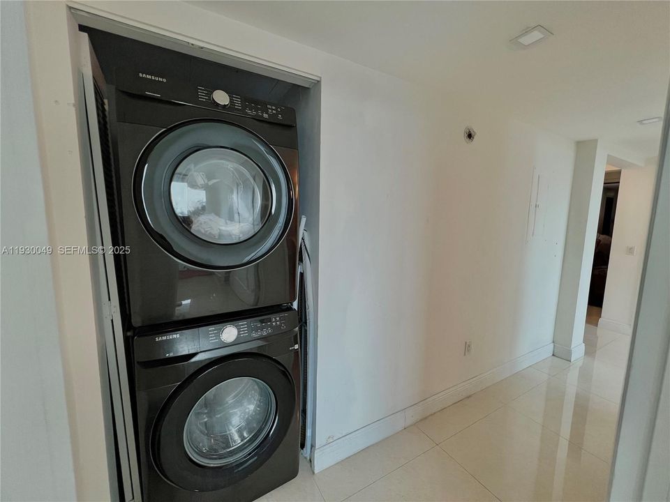 For Sale: $380,000 (3 beds, 2 baths, 1271 Square Feet)