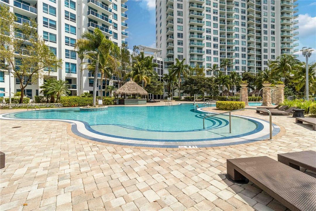 For Sale: $380,000 (3 beds, 2 baths, 1271 Square Feet)