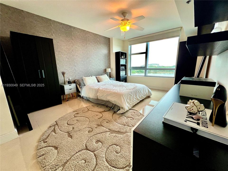 For Sale: $380,000 (3 beds, 2 baths, 1271 Square Feet)