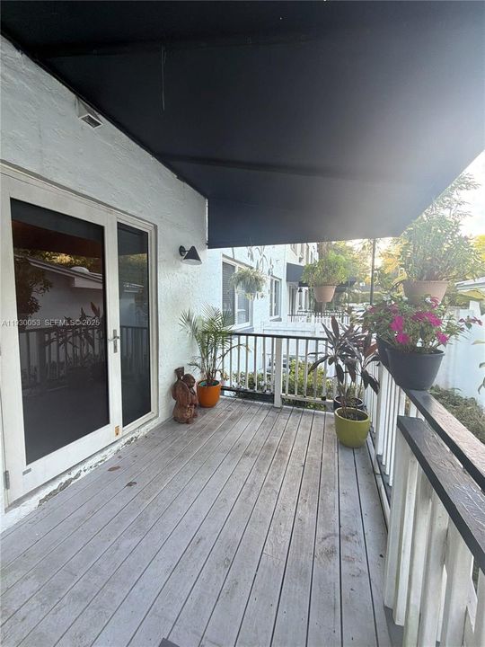 For Rent: $2,395 (1 beds, 1 baths, 375 Square Feet)