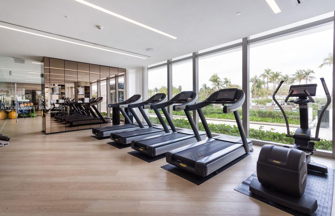 For Sale: $5,750,000 (2 beds, 2 baths, 2268 Square Feet)