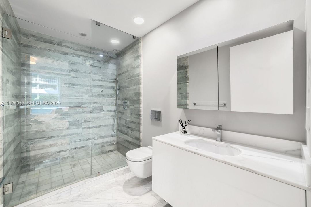 For Sale: $5,750,000 (2 beds, 2 baths, 2268 Square Feet)