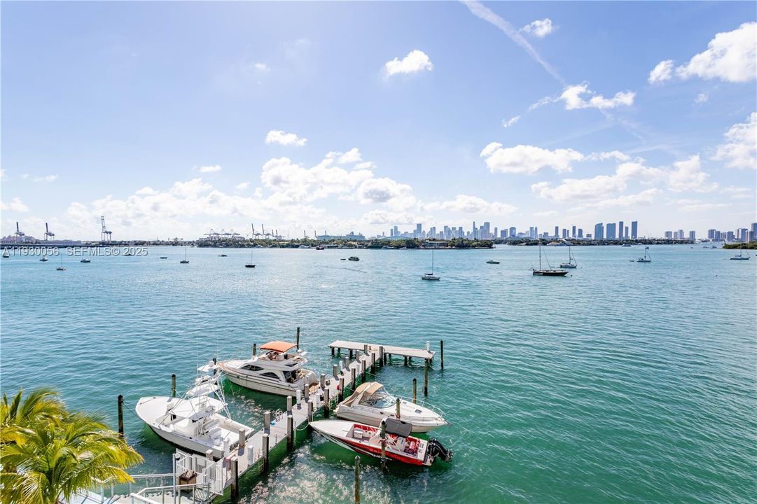 В аренду: $5,750 (2 спален, 2 ванн, 1226 Квадратных фут)