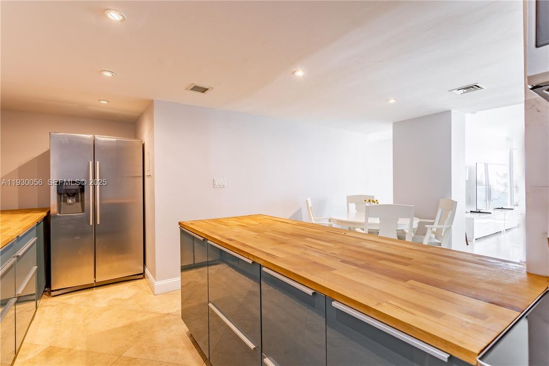 В аренду: $5,750 (2 спален, 2 ванн, 1226 Квадратных фут)