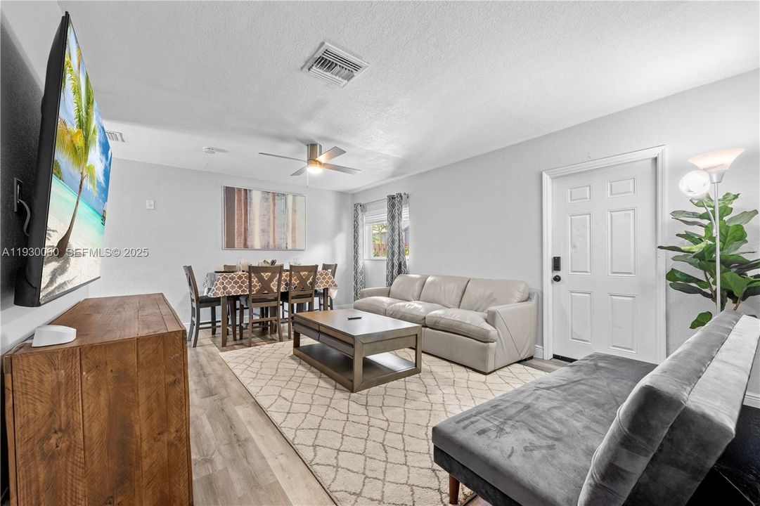 En Renta: $2,395 (1 camas, 1 baños, 2344 Pies cuadrados)