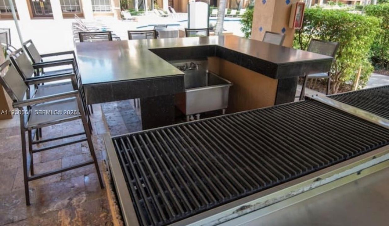 出租: $3,200 (1 贝兹, 1 浴室, 750 平方英尺)