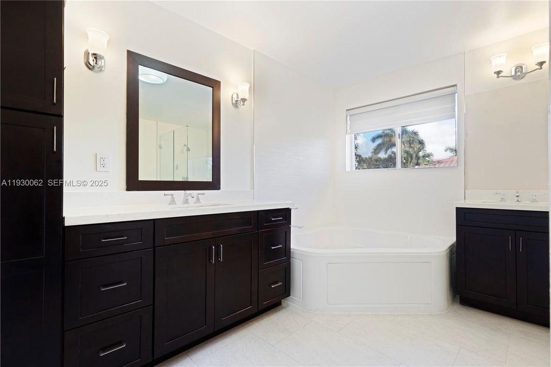 (A second mirror has been installed)