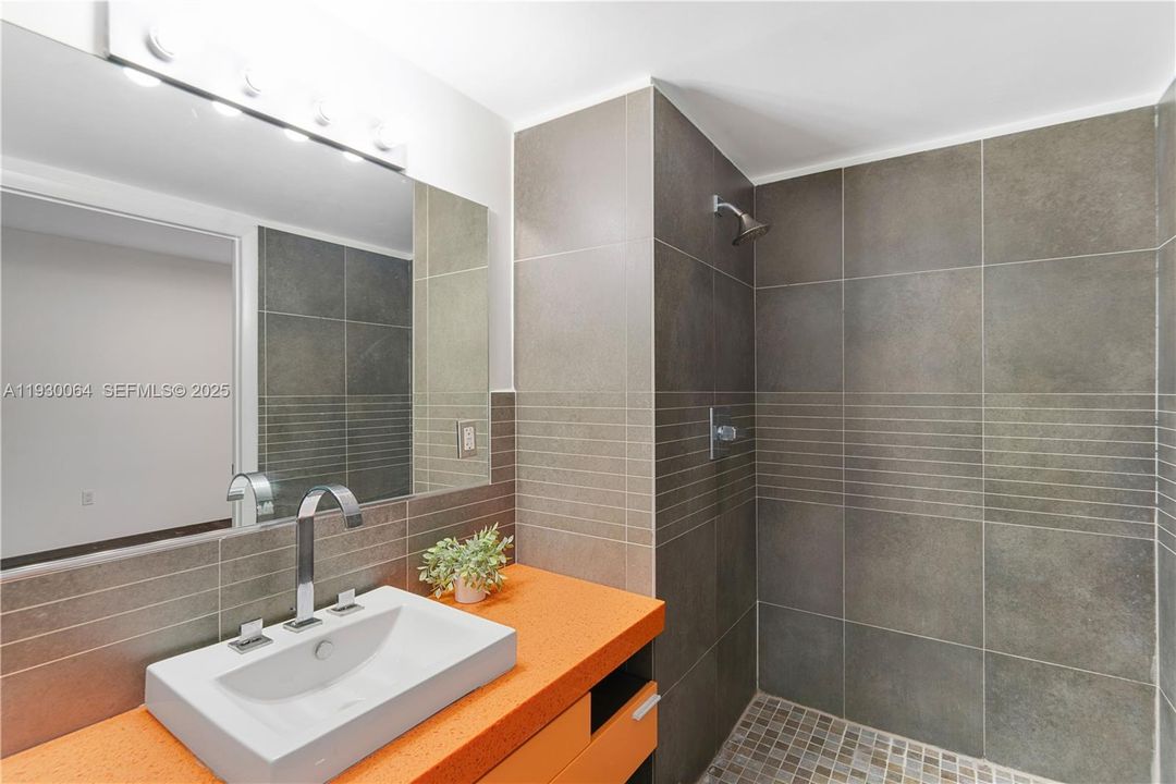 En Venta: $330,000 (1 camas, 1 baños, 734 Pies cuadrados)