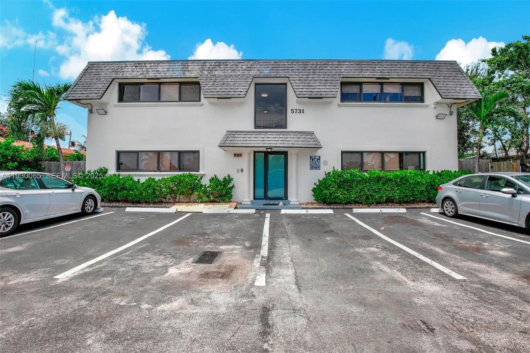 For Rent: $1,750 (1 beds, 1 baths, 750 Square Feet)