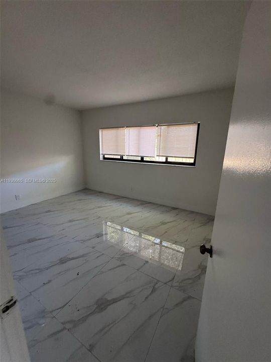 For Rent: $1,750 (1 beds, 1 baths, 750 Square Feet)