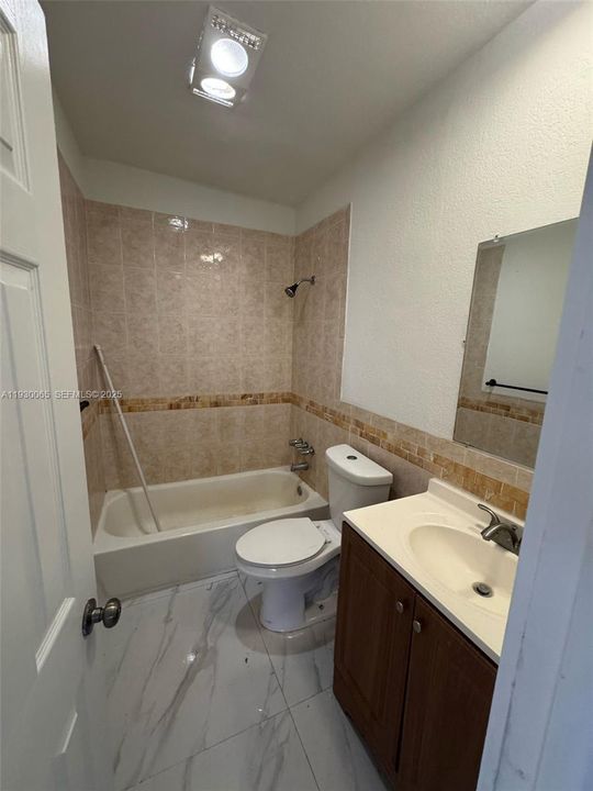 For Rent: $1,750 (1 beds, 1 baths, 750 Square Feet)