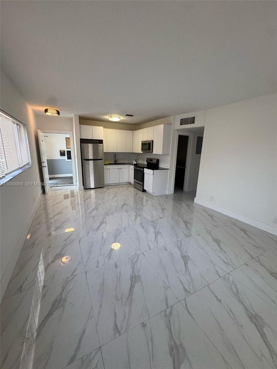 For Rent: $1,750 (1 beds, 1 baths, 750 Square Feet)