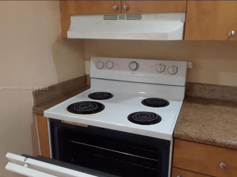 For Rent: $2,000 (2 beds, 1 baths, 866 Square Feet)