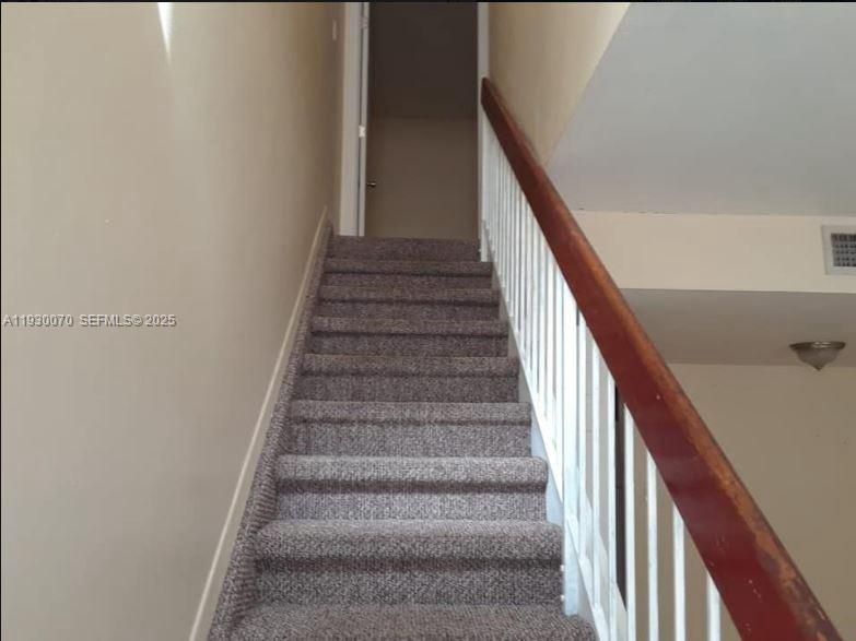 For Rent: $2,000 (2 beds, 1 baths, 866 Square Feet)