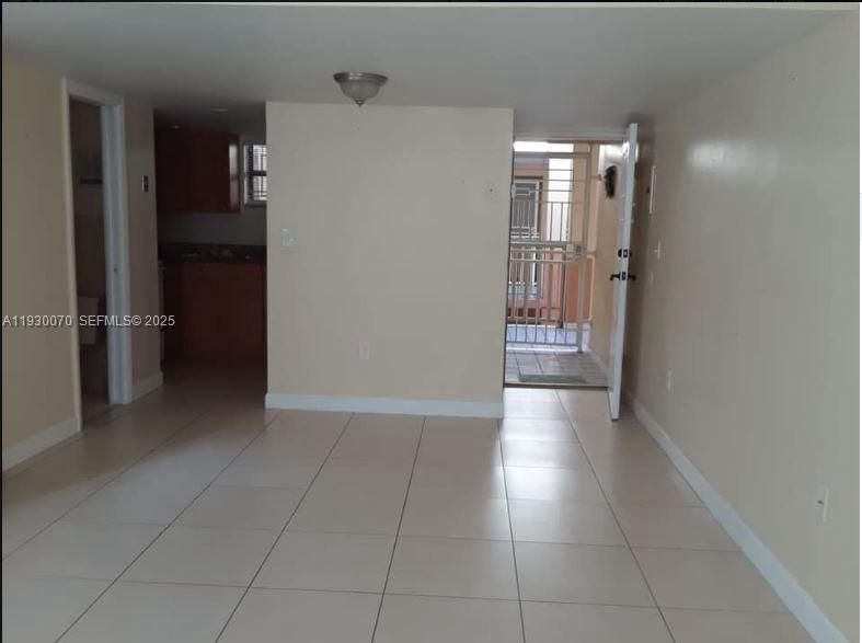 For Rent: $2,000 (2 beds, 1 baths, 866 Square Feet)