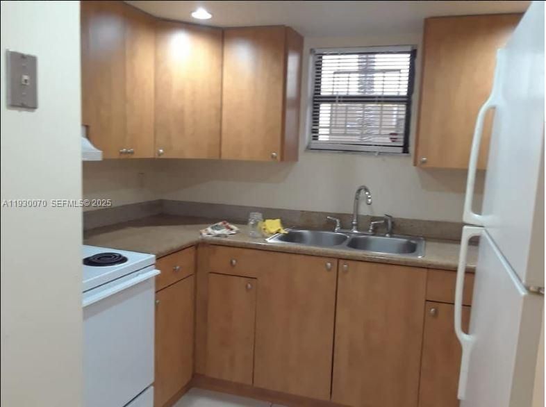 For Rent: $2,000 (2 beds, 1 baths, 866 Square Feet)