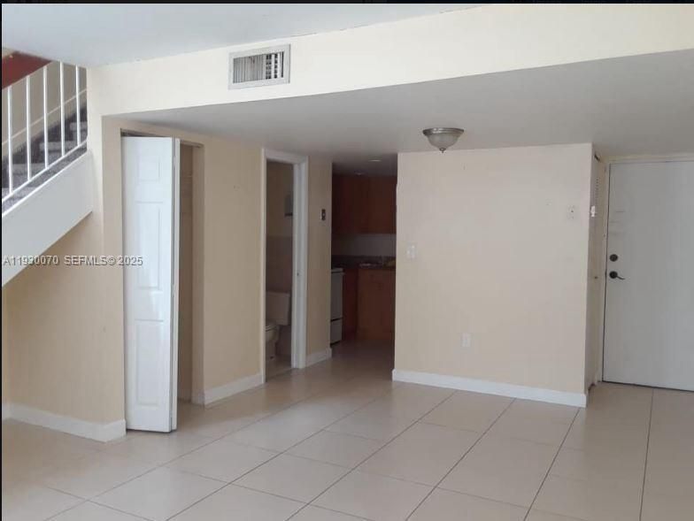 For Rent: $2,000 (2 beds, 1 baths, 866 Square Feet)