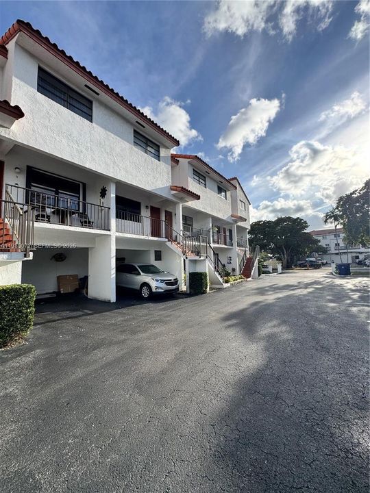 For Rent: $2,500 (2 beds, 1 baths, 875 Square Feet)