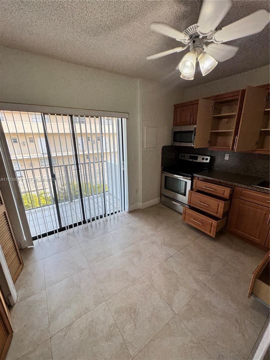 For Rent: $2,500 (2 beds, 1 baths, 875 Square Feet)