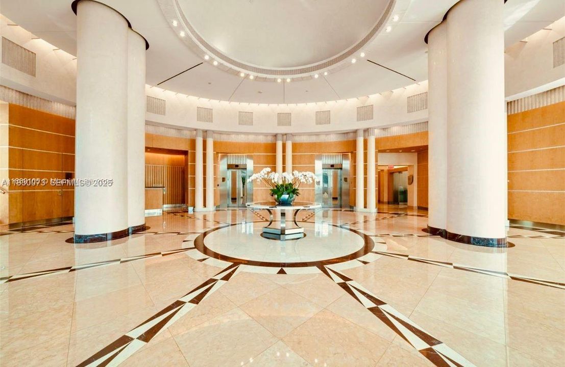 На продажу: $1,700,000 (2 спален, 2 ванн, 1700 Квадратных фут)