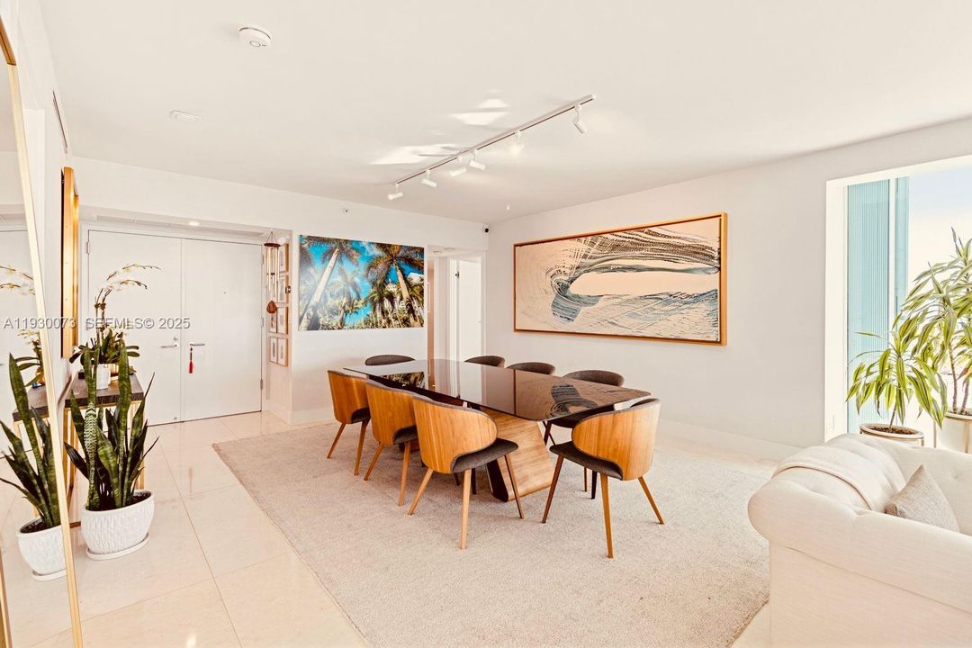 На продажу: $1,700,000 (2 спален, 2 ванн, 1700 Квадратных фут)