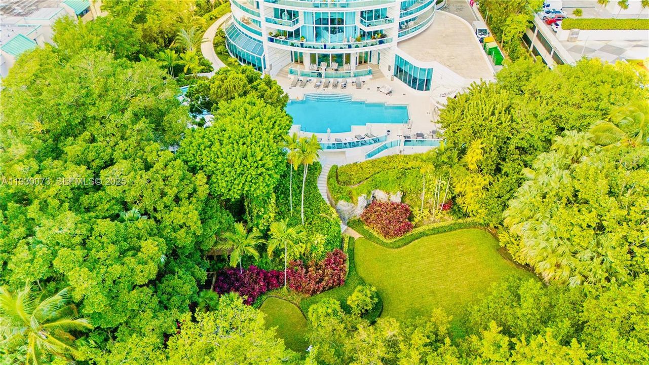 На продажу: $1,700,000 (2 спален, 2 ванн, 1700 Квадратных фут)