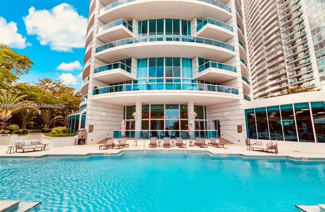 На продажу: $1,700,000 (2 спален, 2 ванн, 1700 Квадратных фут)